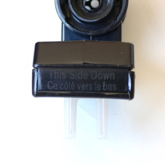 BATH AND BODY WORKS HALLOWEEN GLOW IN THE DARK SKULL WALLFLOWER BNIP - Picture 4 of 8